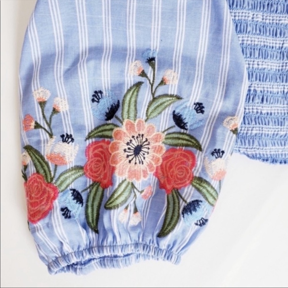 Floral Embroidered Smocked Crop Top - Picture 4 of 5